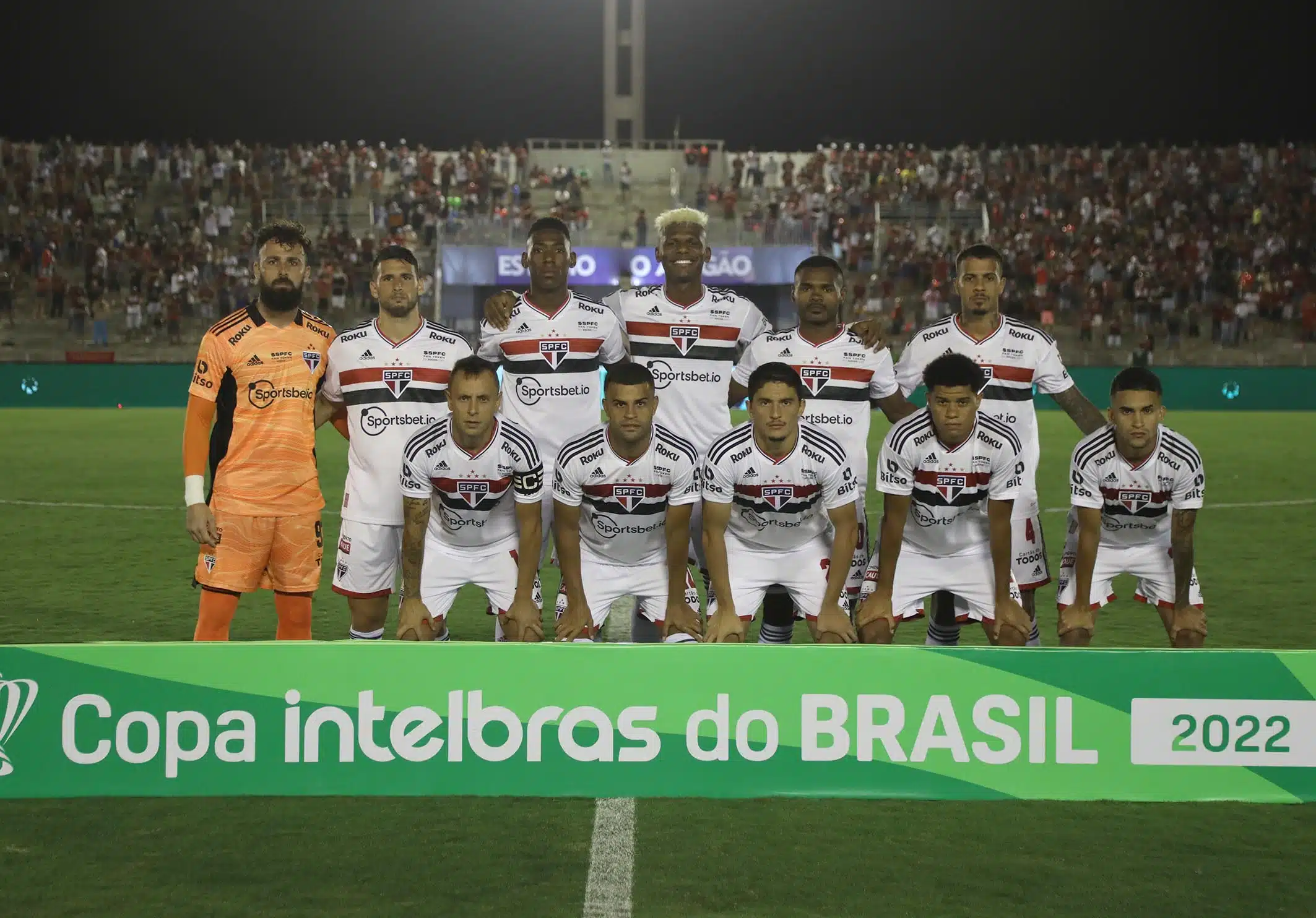 São Paulo enfrenta o Manaus pela Copa do Brasil.