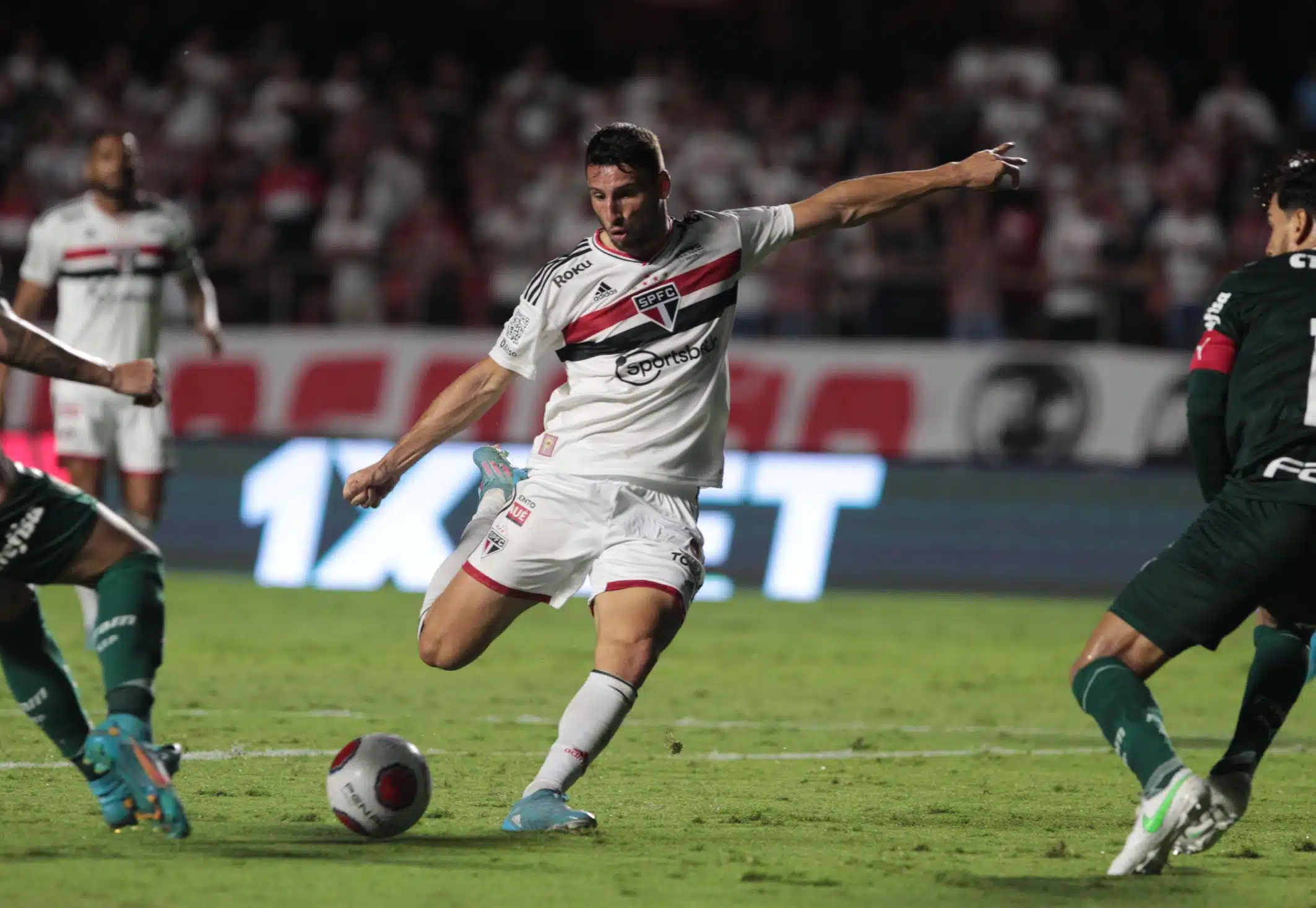 São Paulo e Palmeiras duelam na primeira partida da final do Paulistão