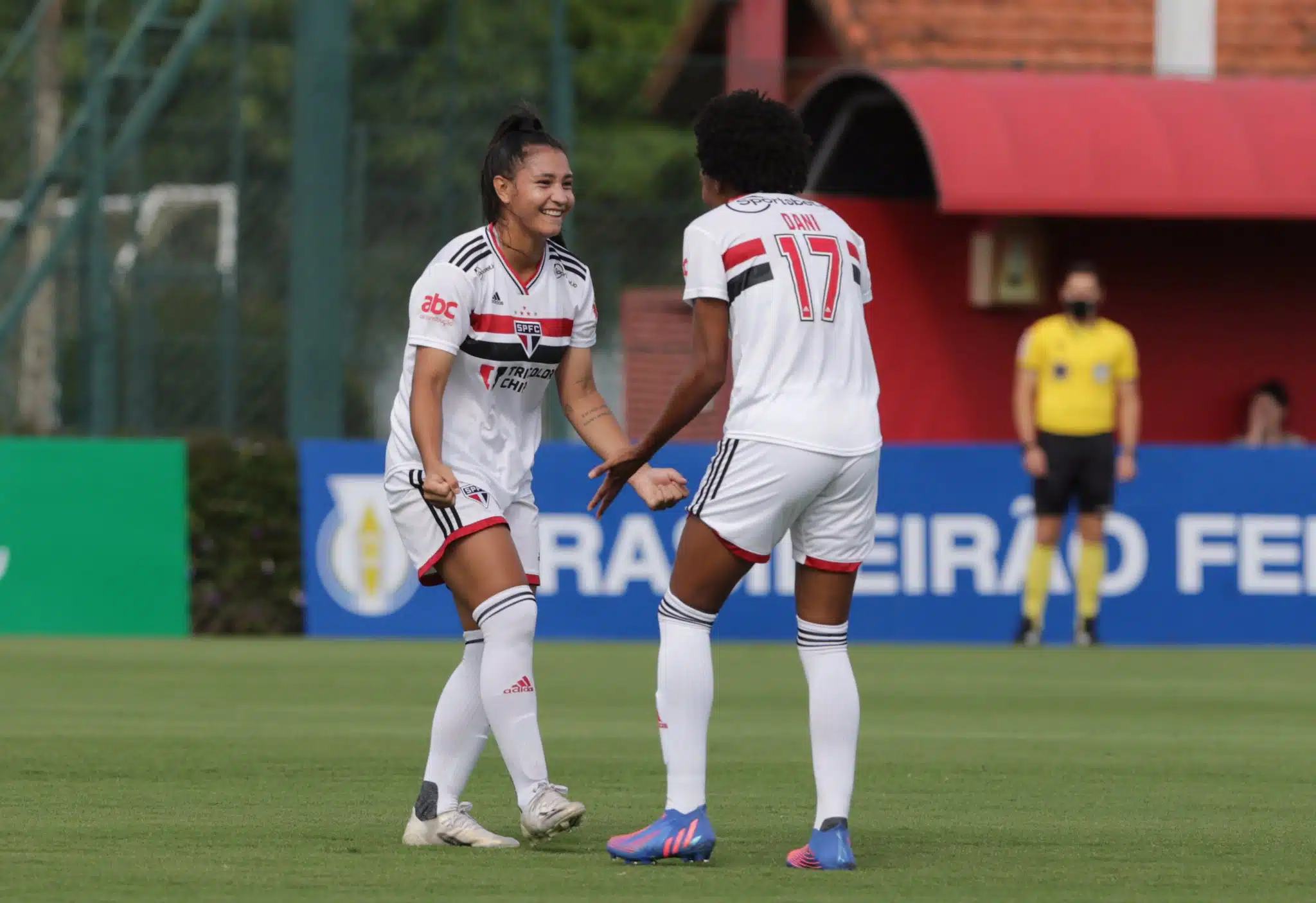 São Paulo vence o Grêmio por 3x0 e conquista segunda vitória no Brasileirão Feminino