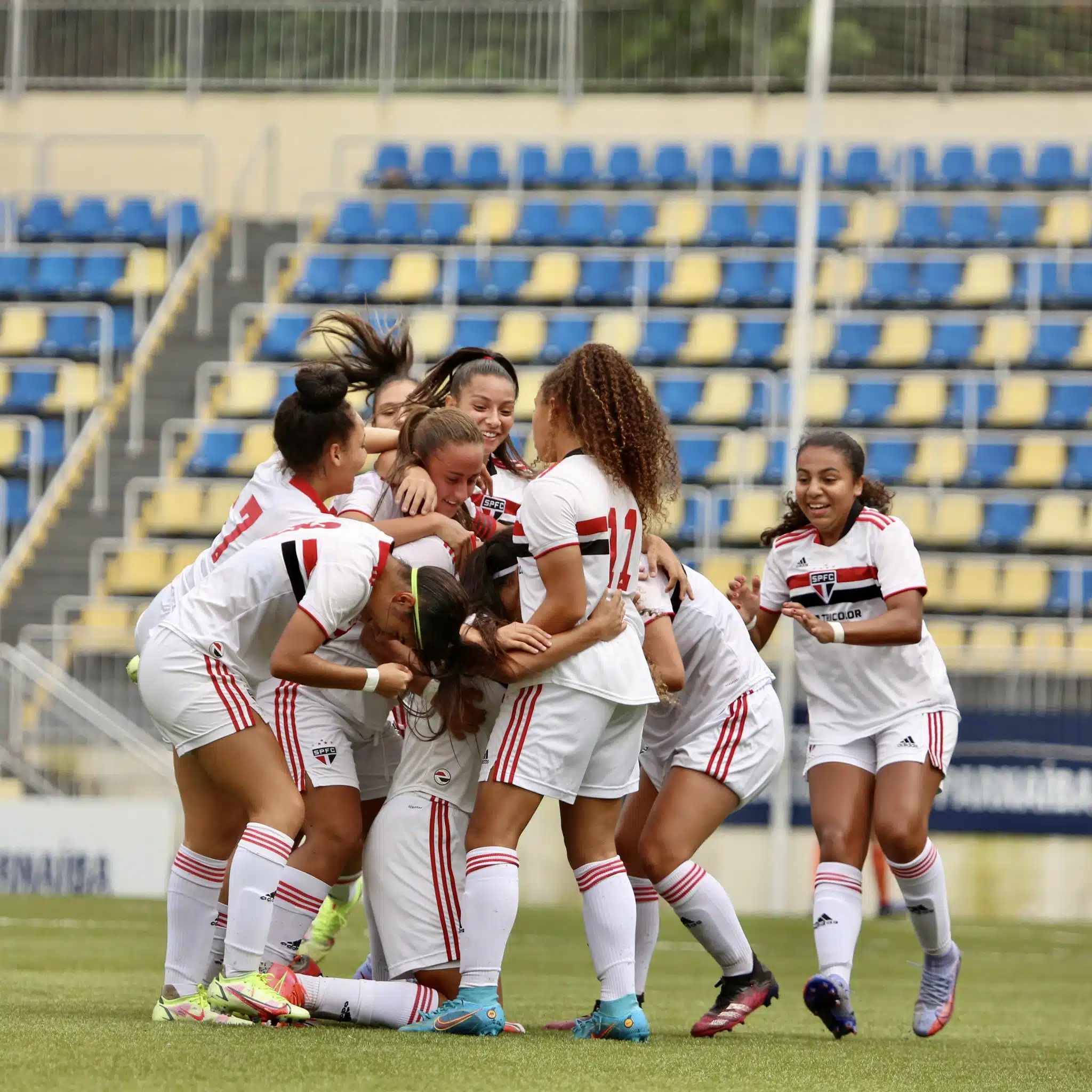 São Paulo goleia o Flamengo na estreia do sub-17