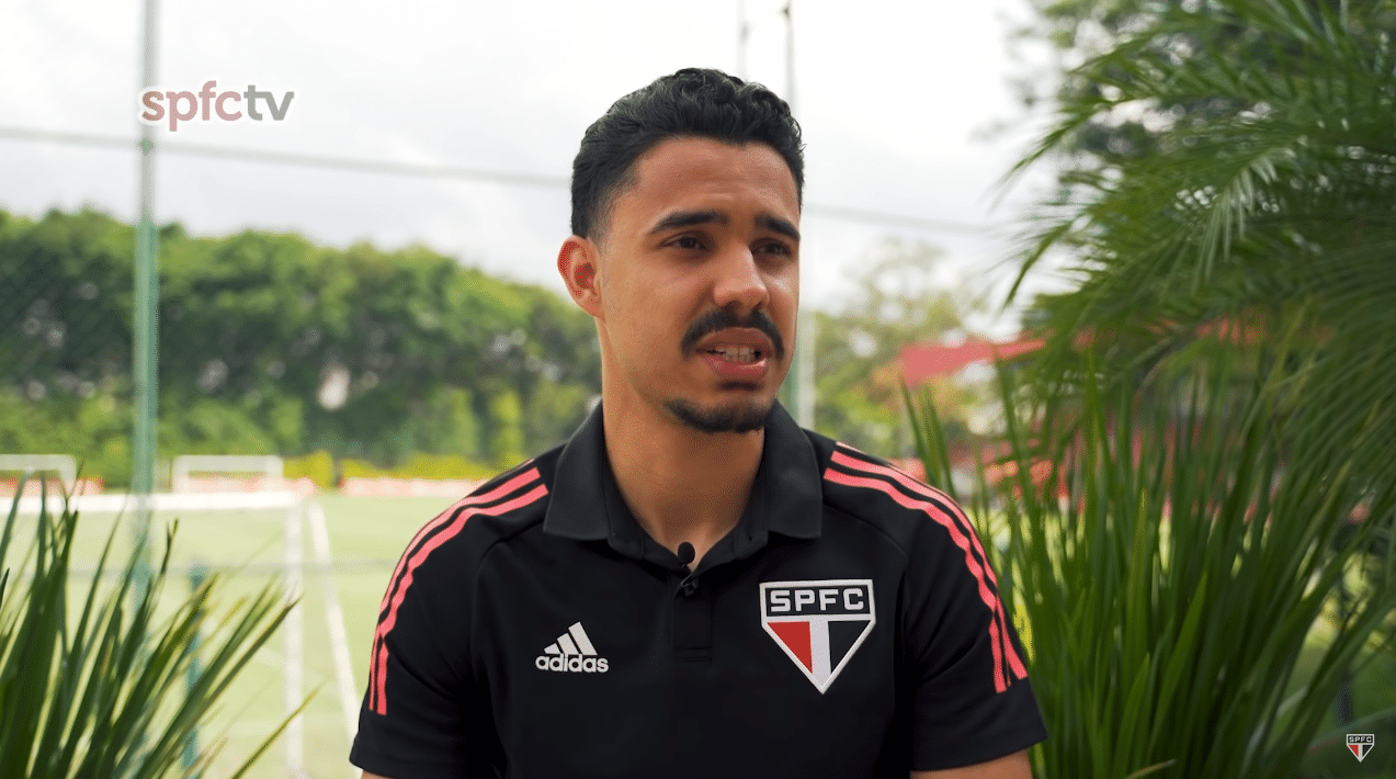 Novo reforço do São Paulo explica como gosta de jogar e fala sobre primeiro treino
