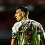 São Paulo tenta impedir suspensão de Calleri por derrubar celular de jogador da base do Palmeiras