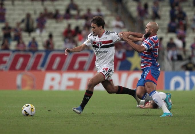 Com bela assistência contra o Fortaleza, Igor Gomes foi eleito o Melhor em Campo | Pesquisa AT