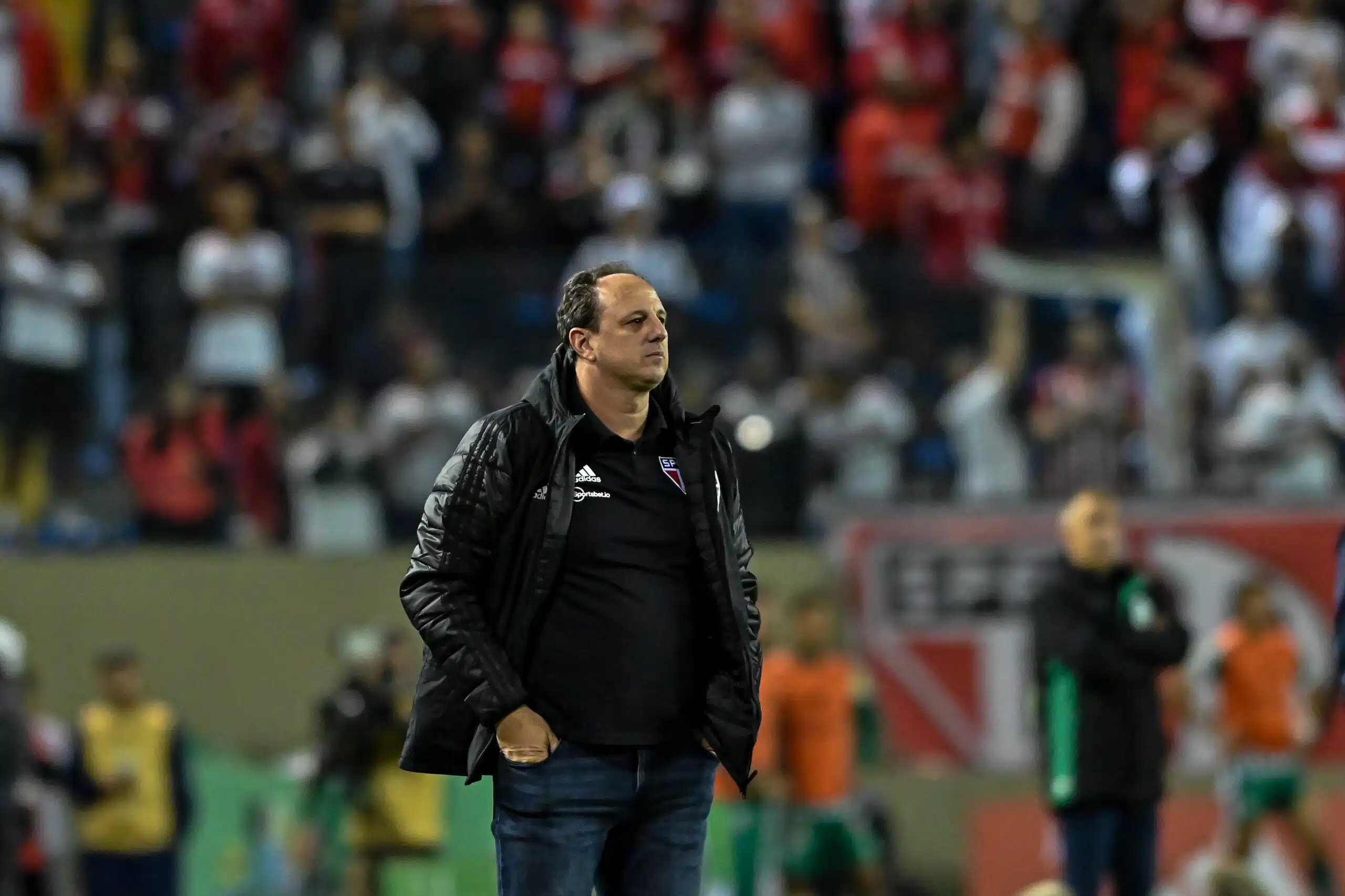 Rogério Ceni afirma estar feliz com a classificação do São Paulo, mas faz alerta sobre desempenho do time