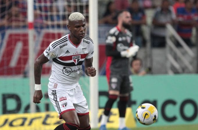 São Paulo volta aos dois zagueiros para enfrentar o Botafogo