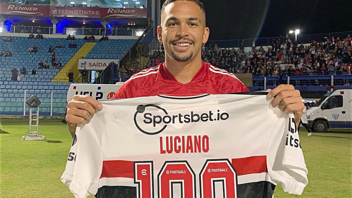 Luciano completa 100 jogos pelo São Paulo; veja os números do atacante