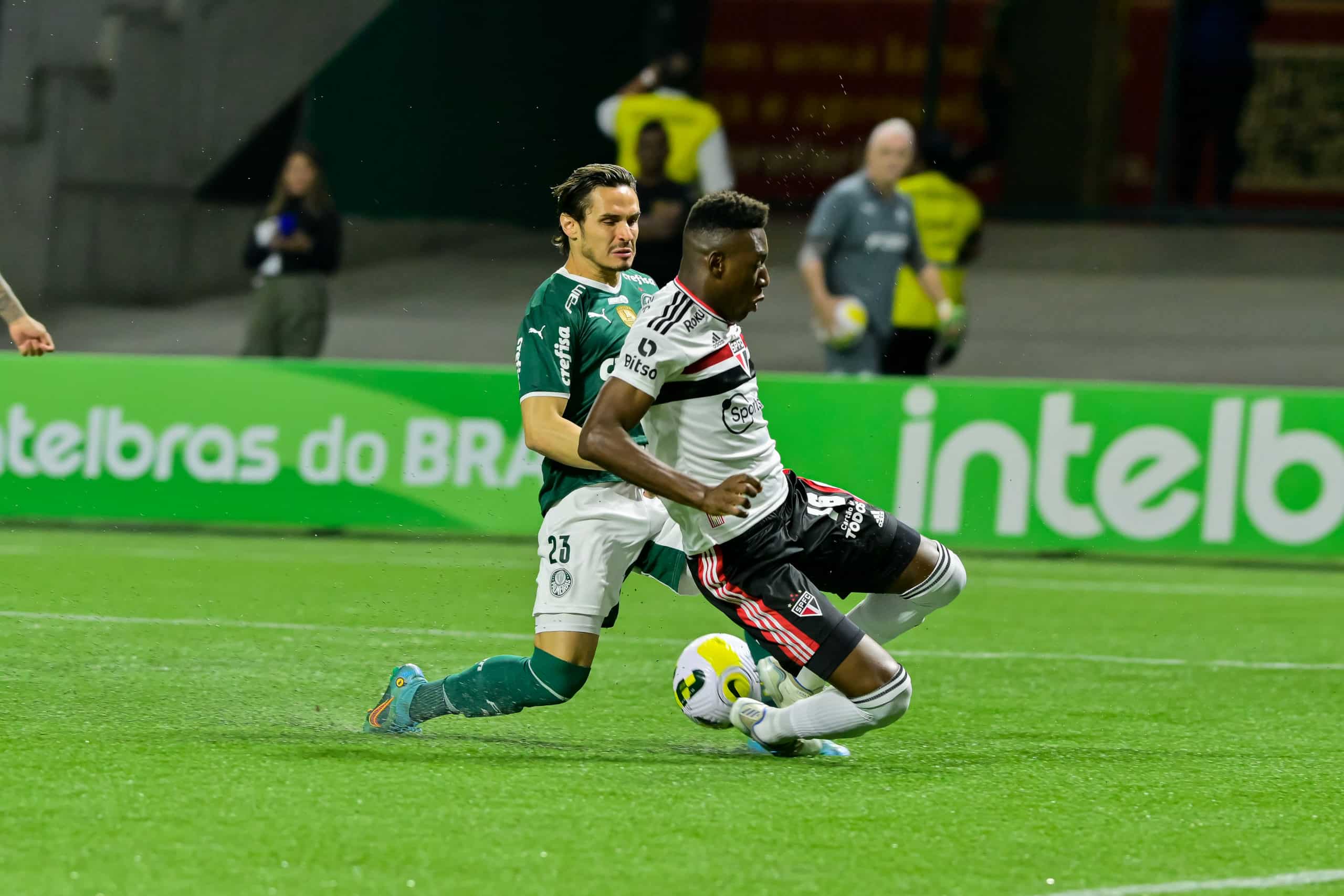São Paulo bate Palmeiras nos pênaltis e se classifica na Copa do Brasil - Léo