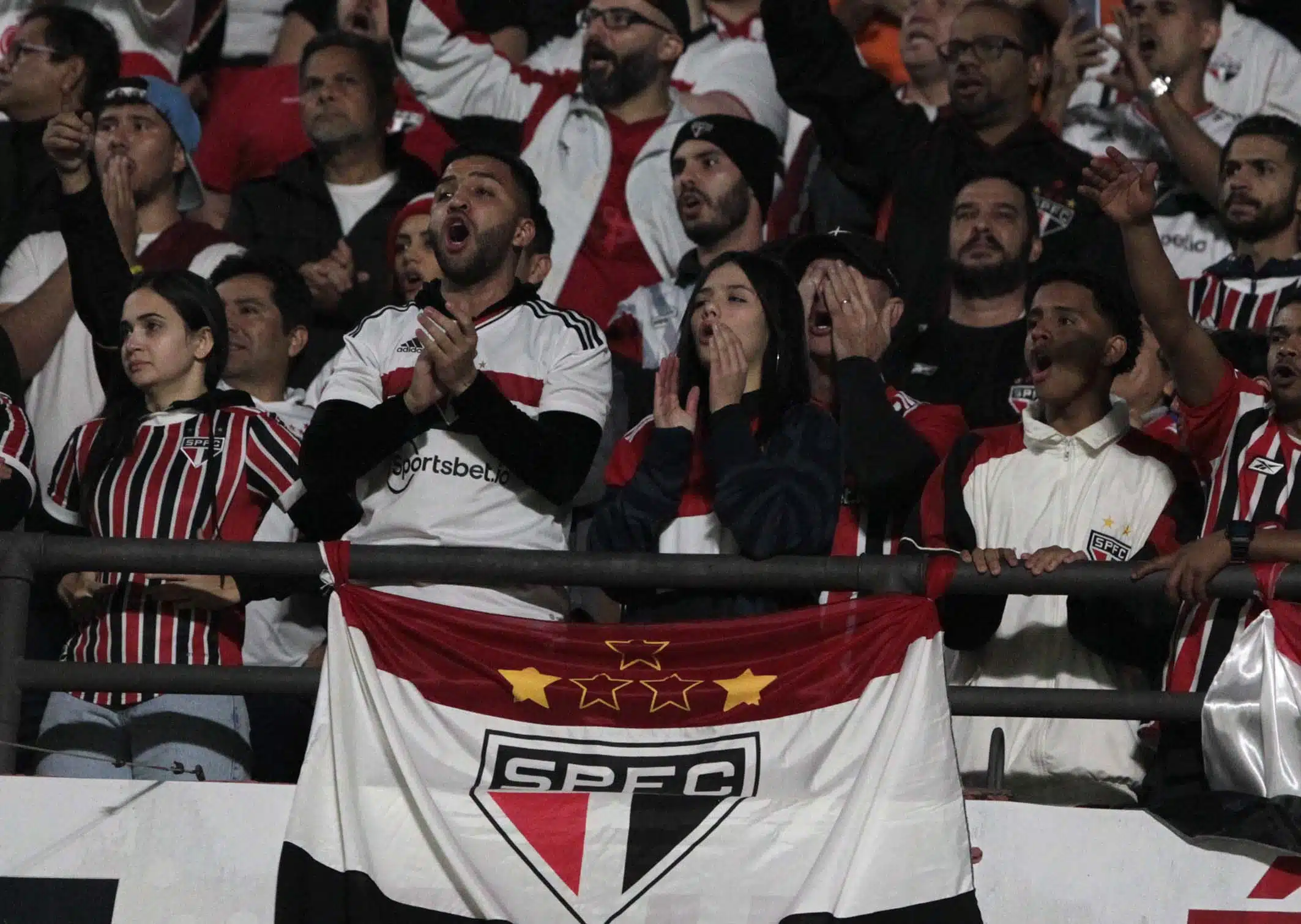 Ceni vê erro na venda de ingressos contra o Flamengo