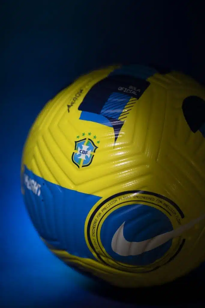 Veja fotos da bola que será utilizada na semifinal da Copa do Brasil