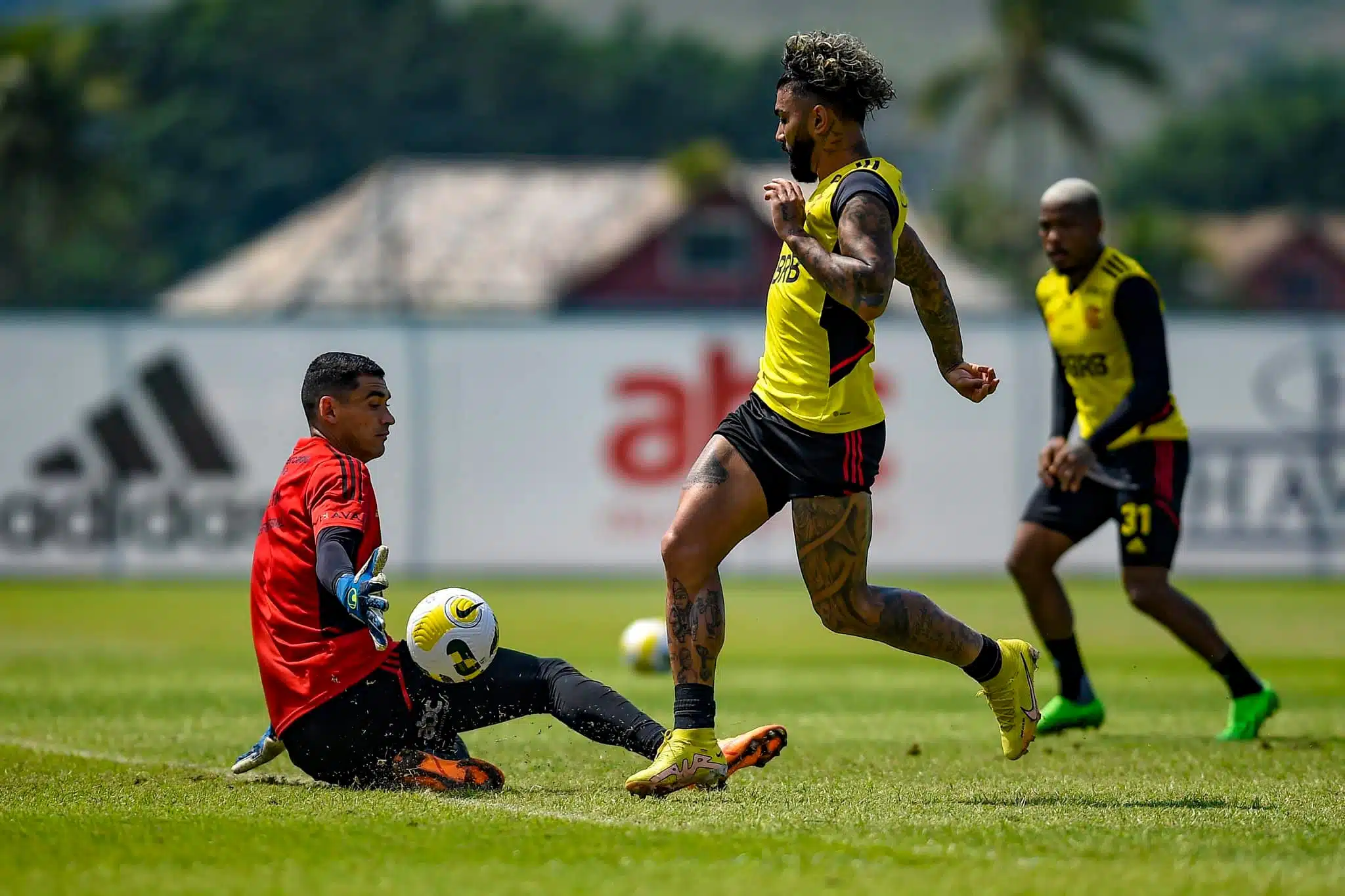 Dorival Júnior deve escalar jogadores pendurados contra o São Paulo