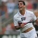 Maicon, ex-jogador do São Paulo, anuncia aposentadoria do futebol