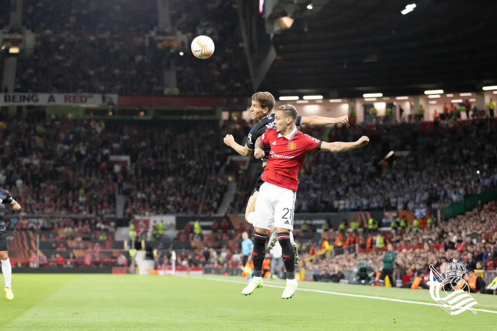 Com Casemiro e Antony titulares, Manchester United é derrotado em estreia na Liga Europa