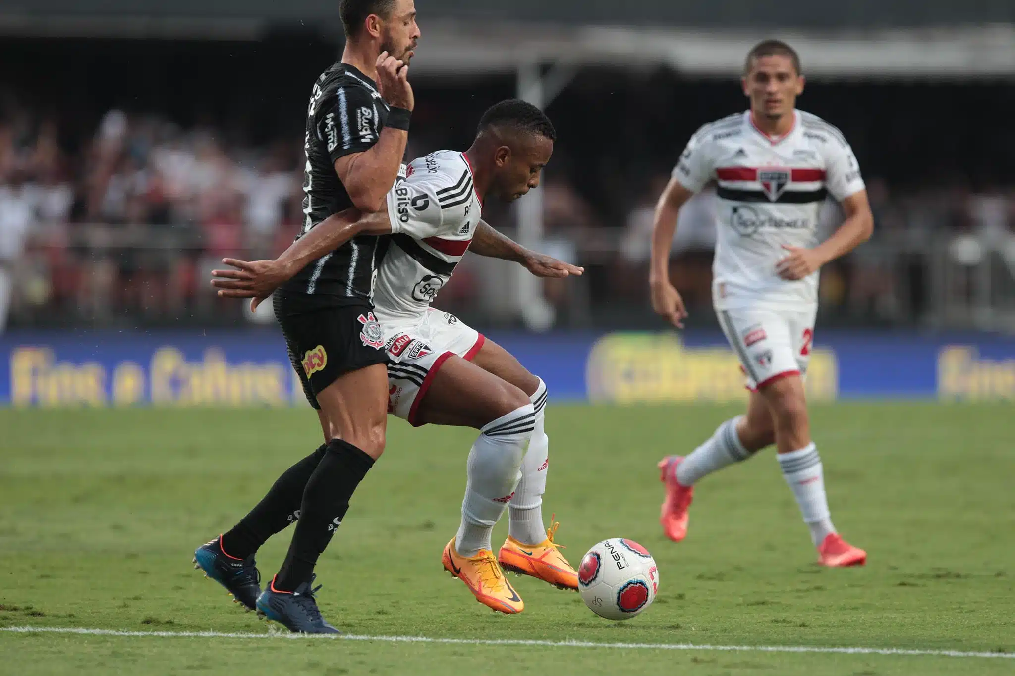 São Paulo tem mais um desfalque confirmado para o clássico contra o Corinthians pelo Brasileirão