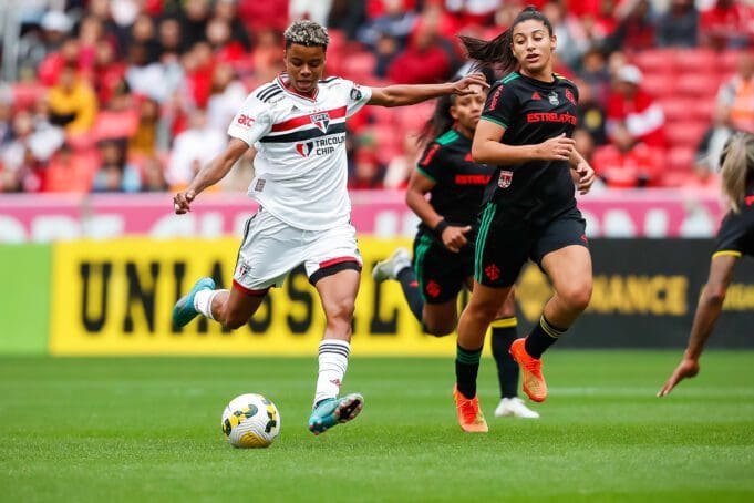 No Morumbi, São Paulo e Internacional disputam jogo decisivo da semifinal do Brasileirão Feminino