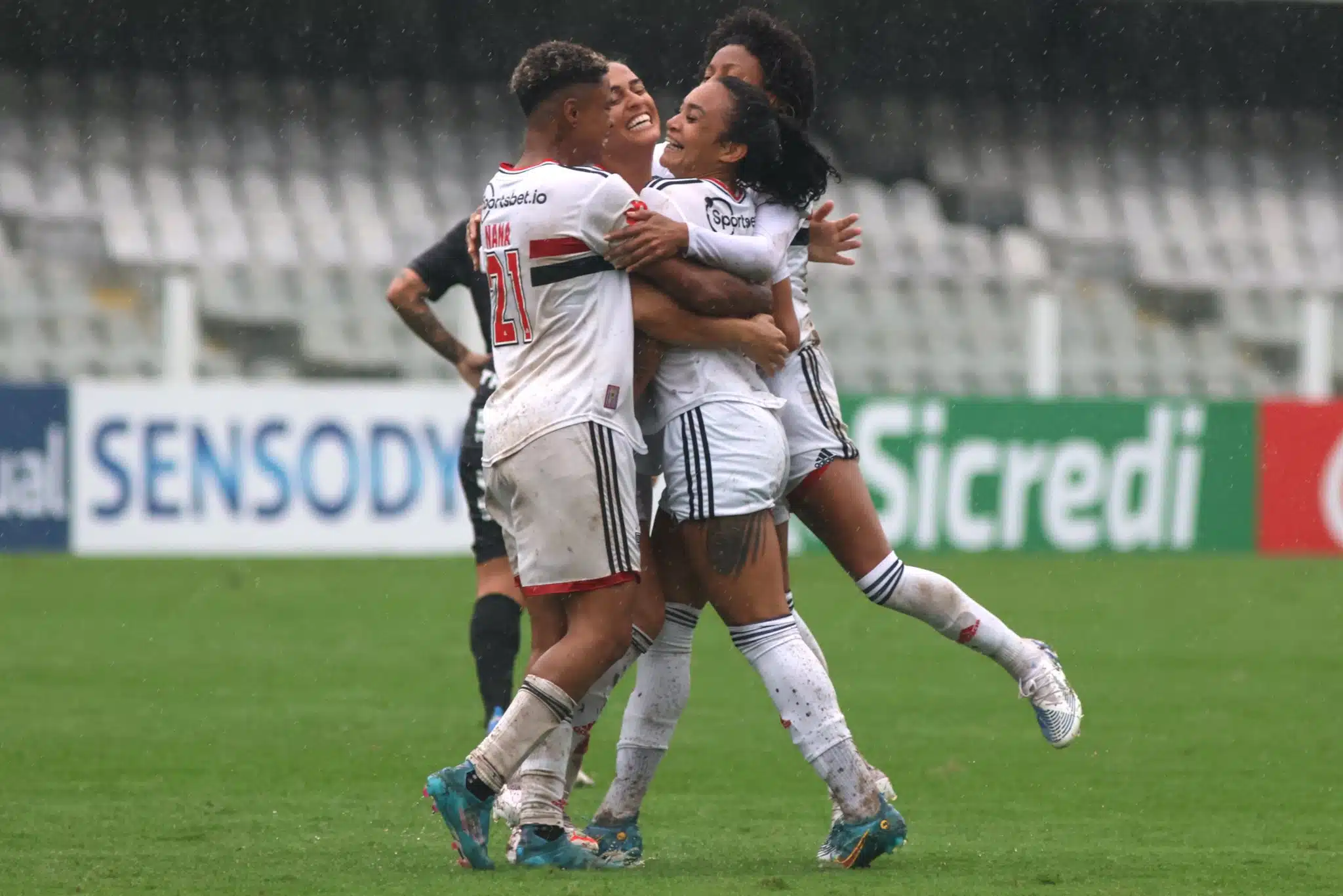 São Paulo aplica goleada de 5x0 sobre o Santos no Paulistão Feminino