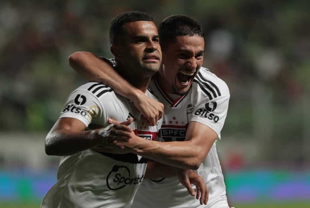 Alisson falo sobre momento difícil do São Paulo e meta de colocar o time na Libertadores