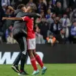David Neres dá assistência para gol do Benfica em vitória no clássico contra o Porto