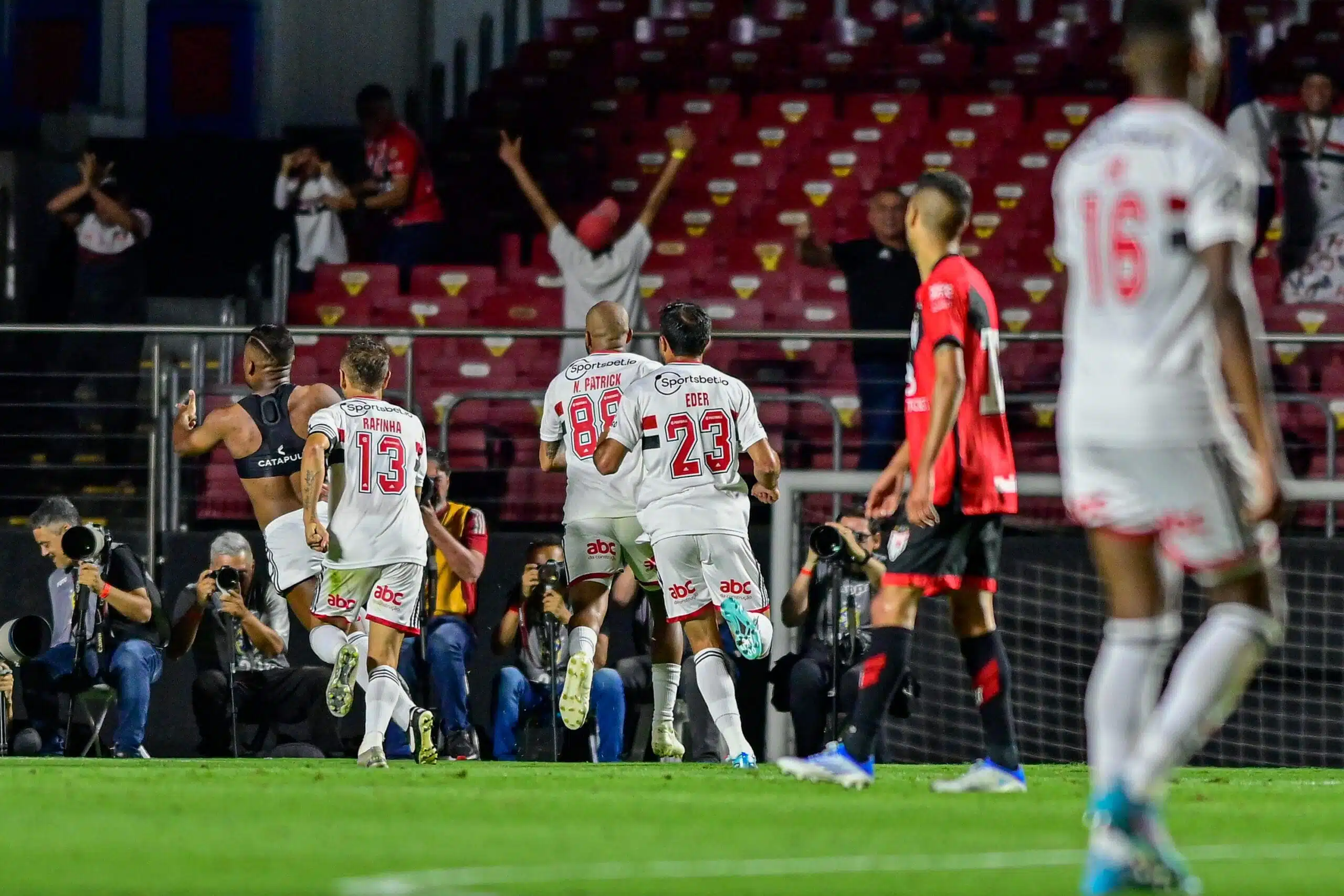 Gol salvador! Confira os gols e melhores momentos de São Paulo 2x1 Atlético-GO