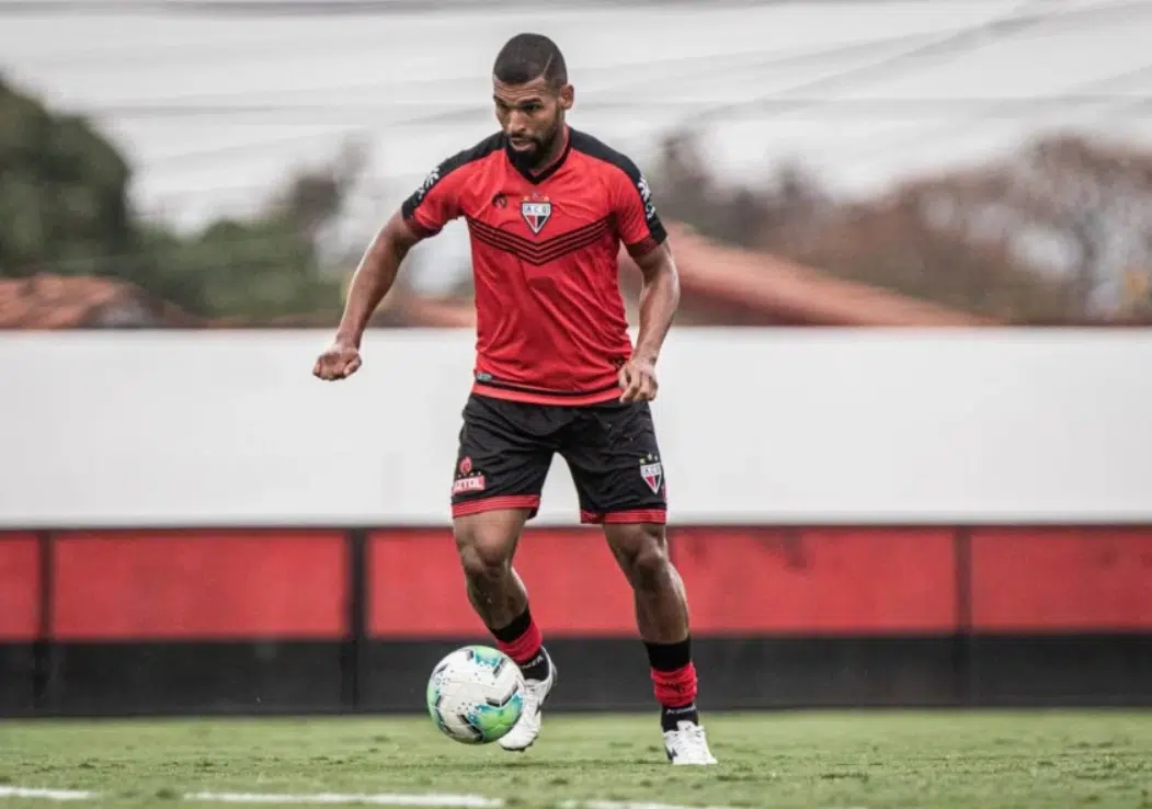Jogador do Atlético-GO projeta confronto com o São Paulo: "Temos tudo para sair com um bom resultado"
