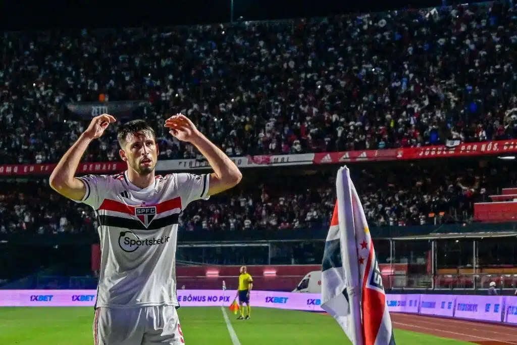 Calleri comemora gol do São Paulo durante partida entre São Paulo x América MG válida pela 2ª rodada do campeonato brasileiro 2023 e realizada no Estádio do Morumbi em São Paulo, SP.