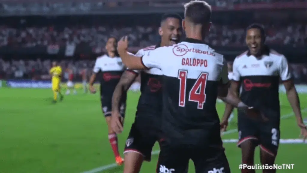 Com dois gols de Galoppo, São Paulo vence a Portuguesa no Morumbi