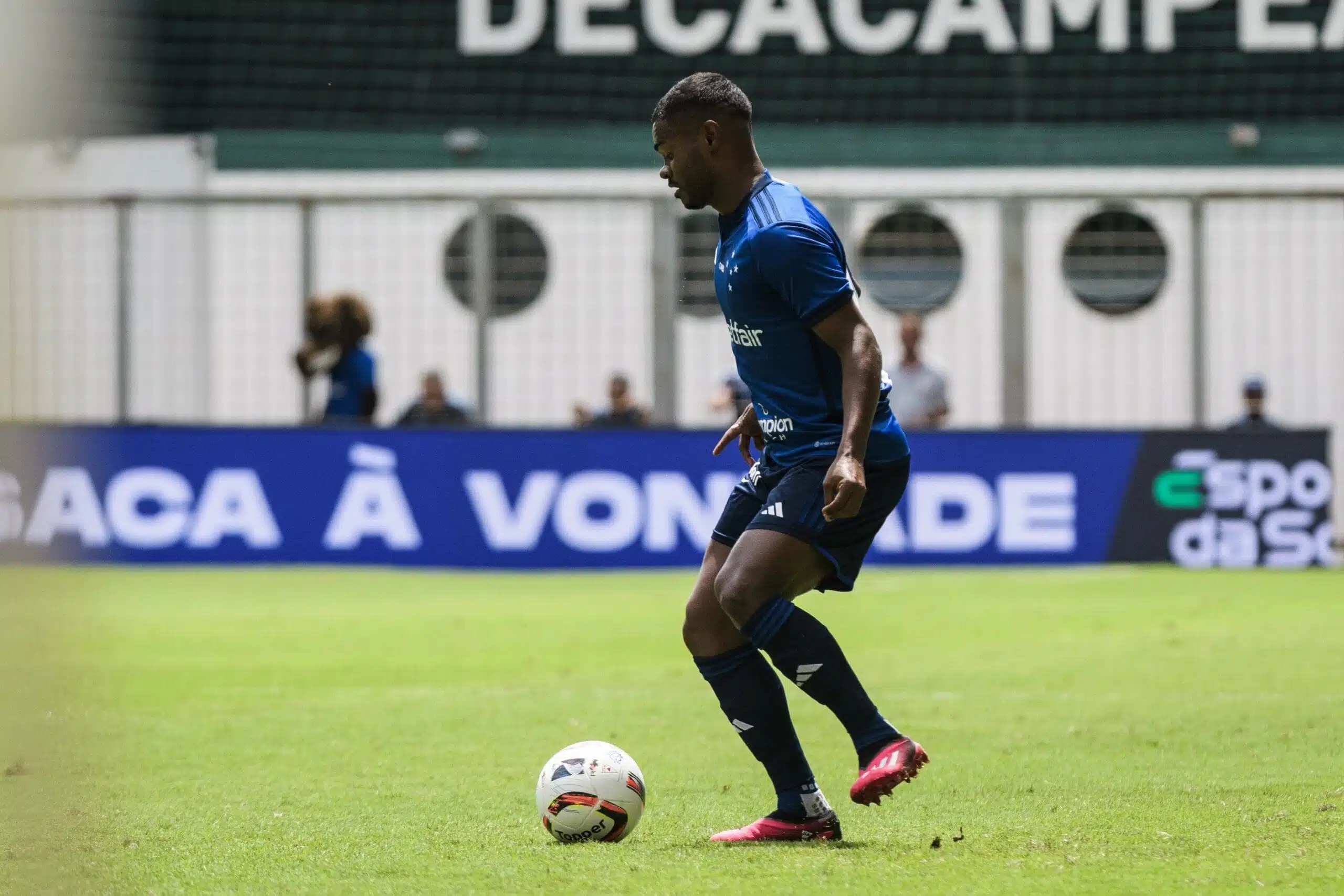 Emprestado pelo São Paulo, Nikão volta a marcar e é destaque no Cruzeiro