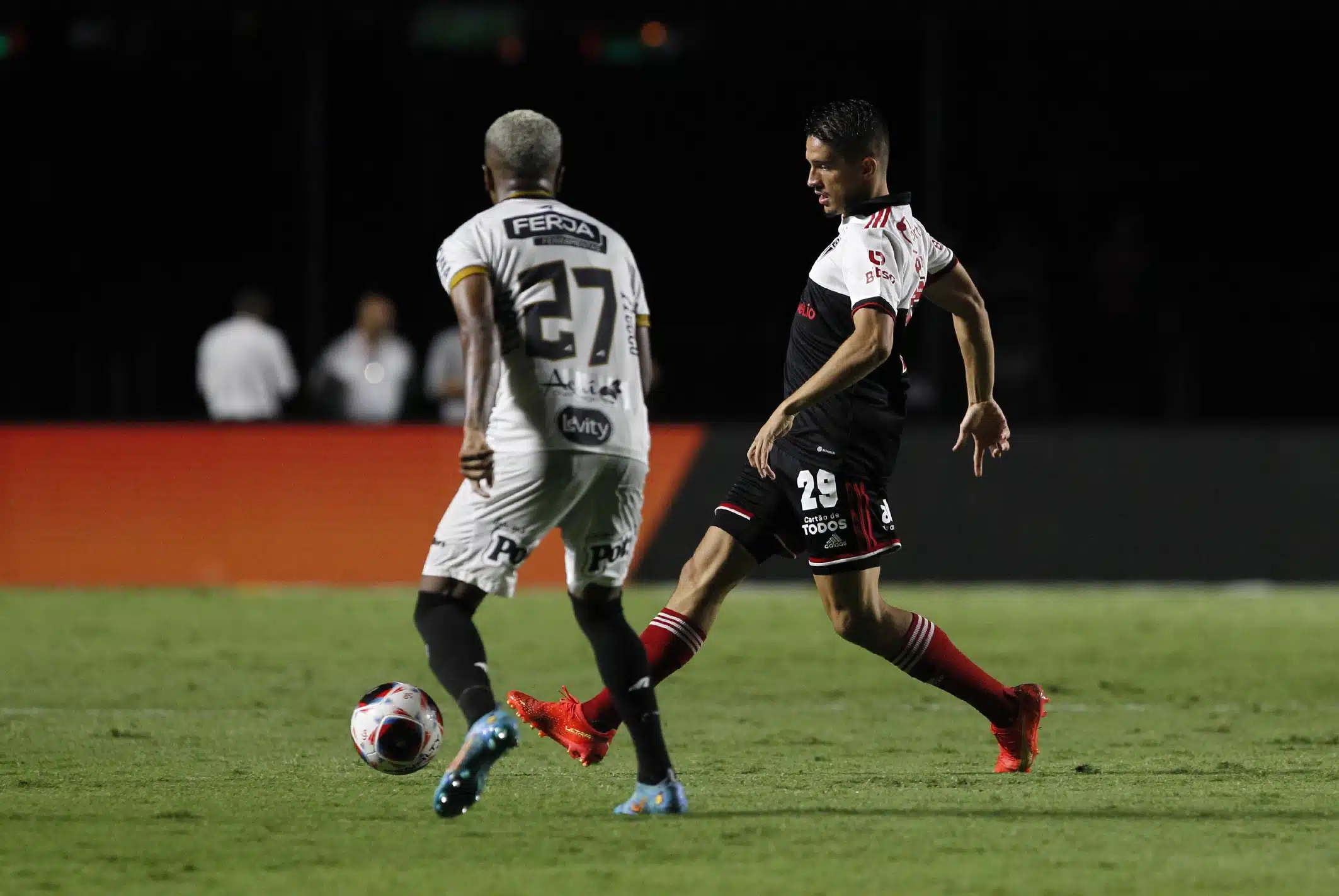 Ceni poderá improvisar jogadores contra o Botafogo-SP