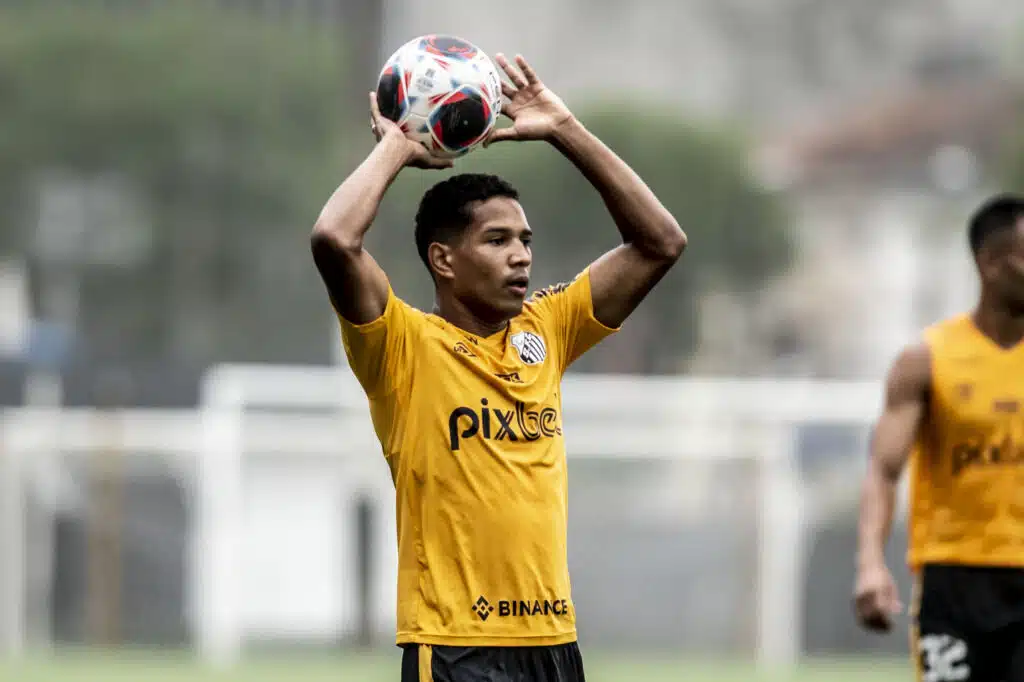 João Lucas treina normalmente e deve enfrentar o São Paulo