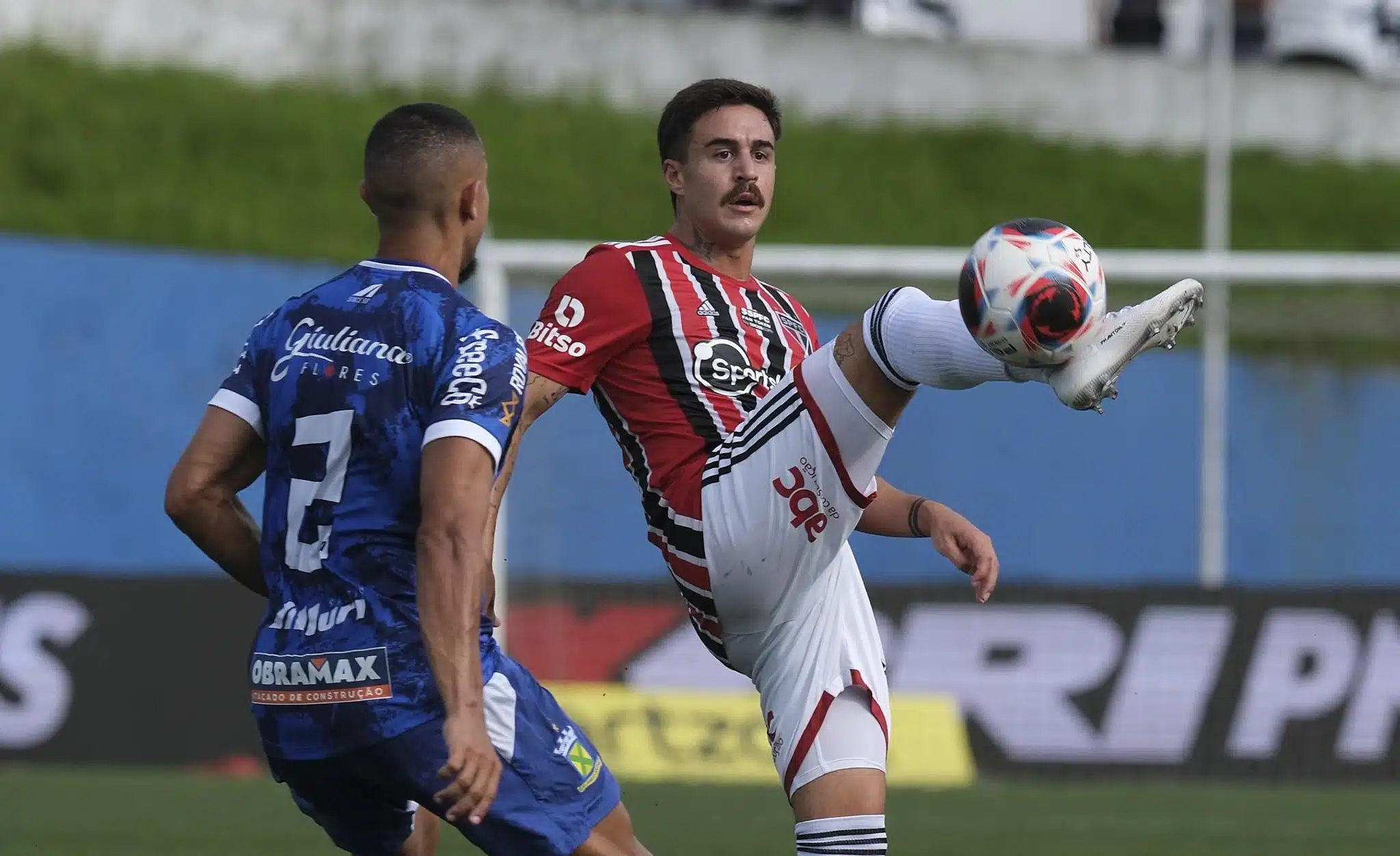 Cruzeiro tenta abrir negociações por volante do São Paulo