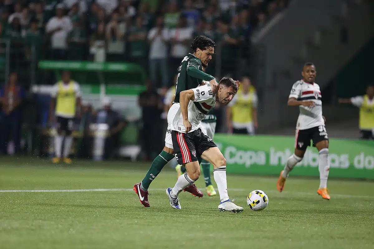 Capitão do Palmeiras cita dupla do São Paulo como uma das mais difíceis de marcar