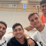 Jogadores do São Paulo vão ao hospital dar apoio a Ferraresi após cirurgia