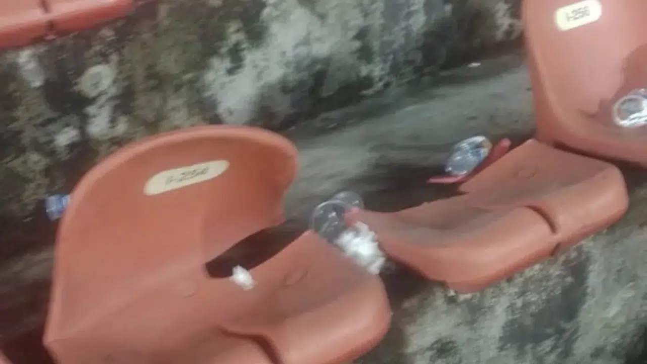 Supostas imagens de cadeiras quebradas no Morumbi circulam nas redes sociais