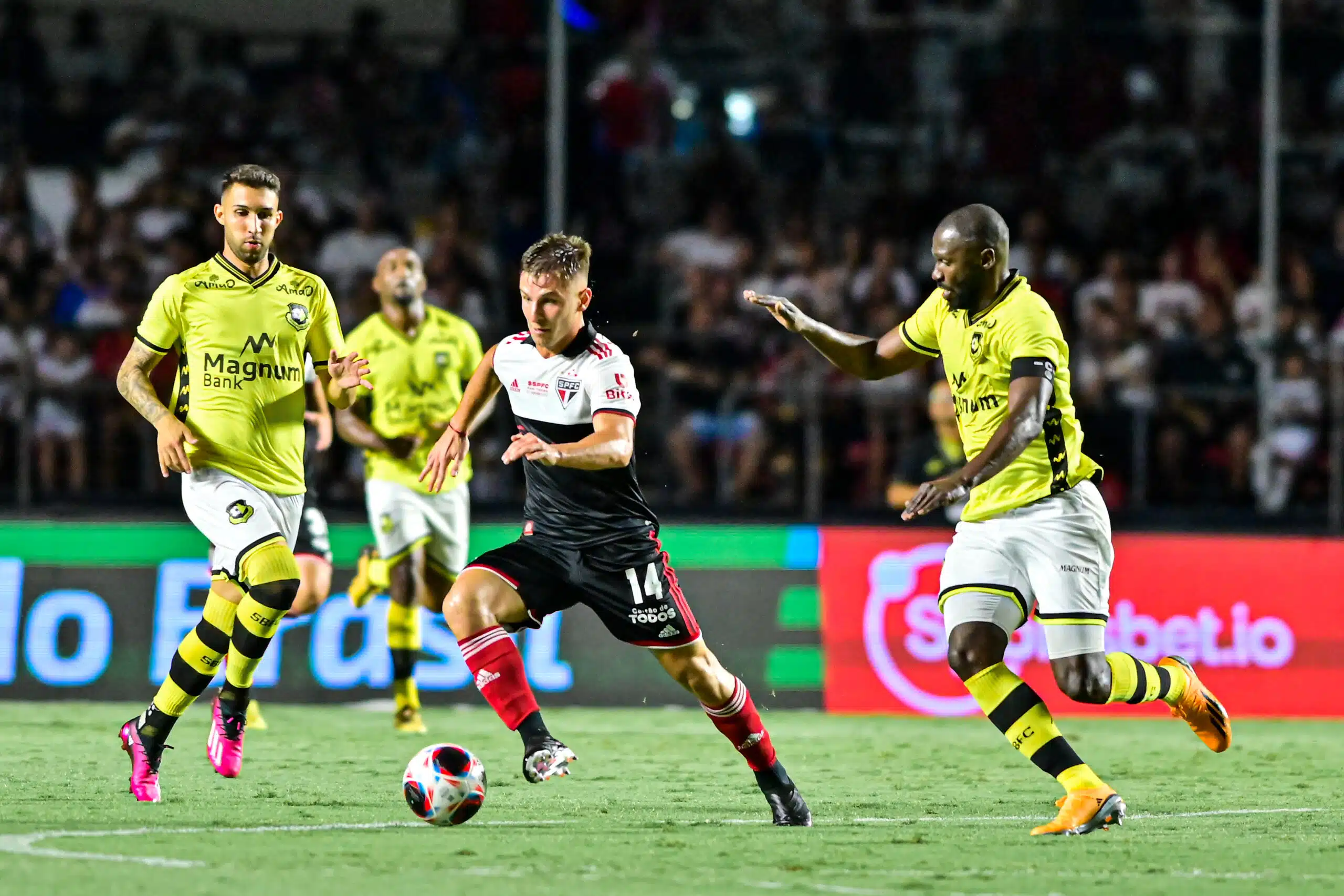 Com gol no início do jogo, São Bernardo derrota o São Paulo no Morumbi