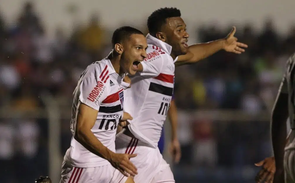 Antony relembra primeiro gol como profissional do São Paulo; confira