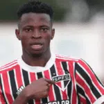 Atacante nigeriano tem contrato renovado com o São Paulo