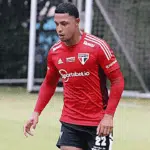 Trio de jogadores do São Paulo evolui em recuperação e participa de parte do treino com o elenco
