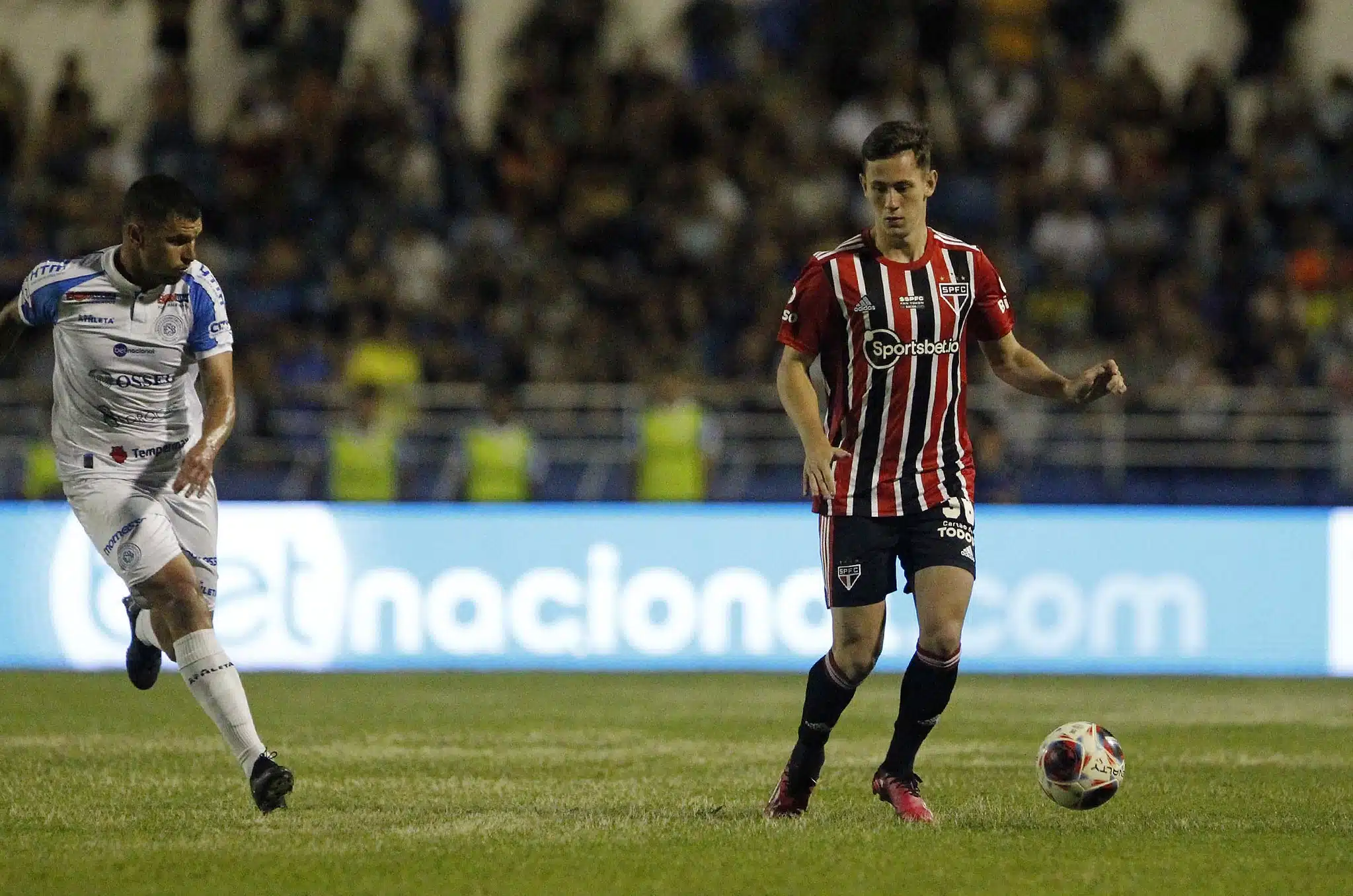 Lateral do São Paulo recebe proposta de time da MLS