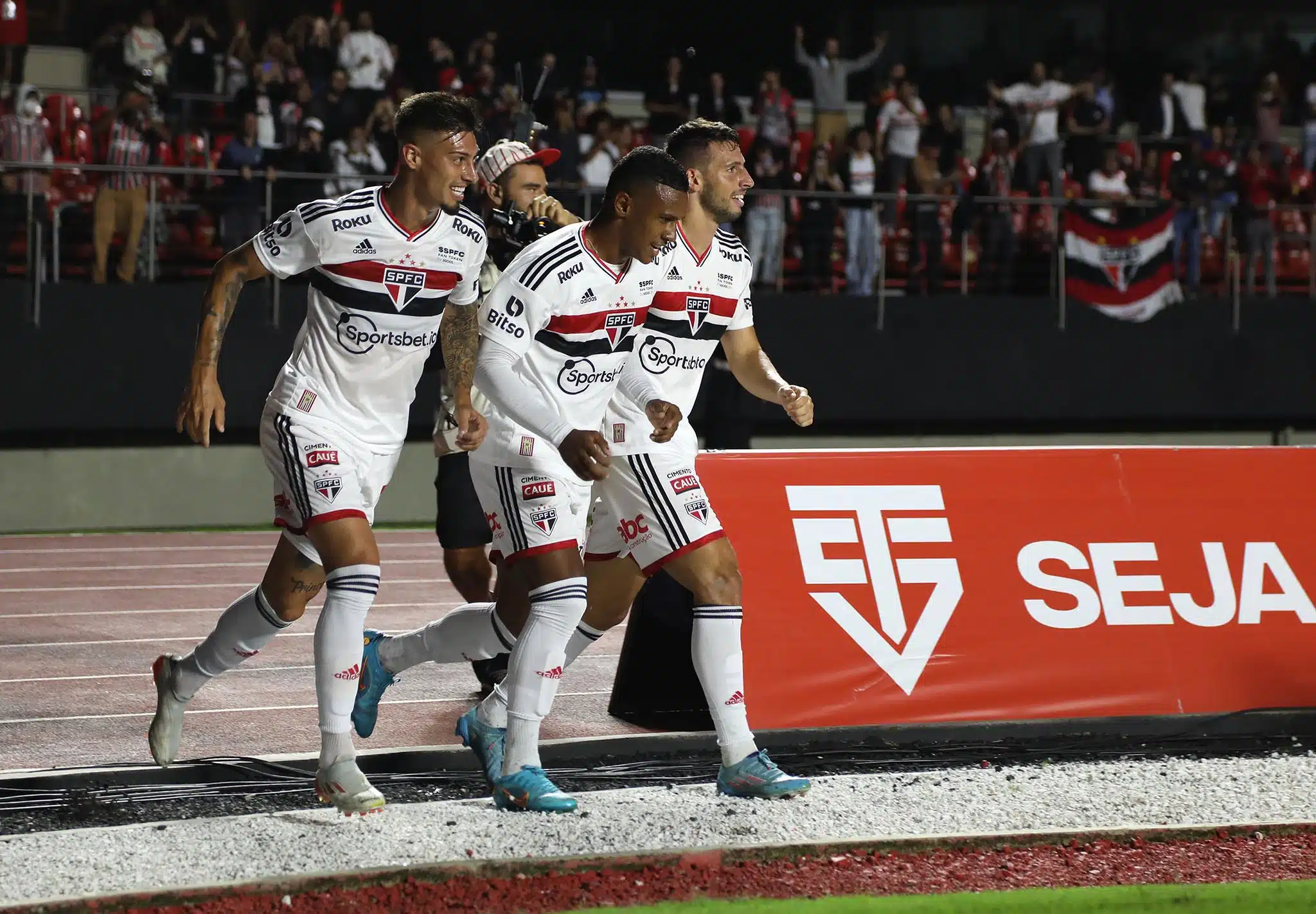 Há quase um ano sem marcar gols, ex-São Paulo sofre eliminação histórica na Concachampions