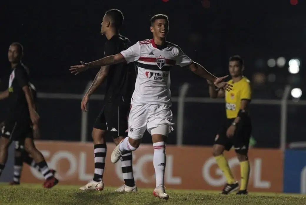 Destaque da Copinha 2023 tem contrato renovado com o São Paulo