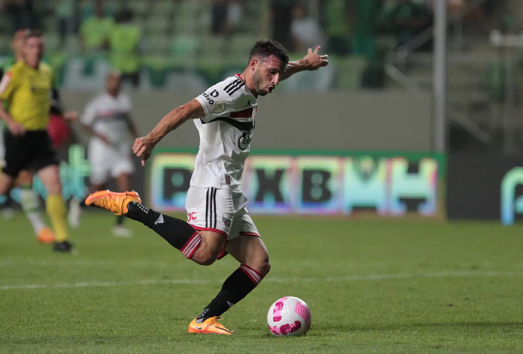 Dorival Júnior confirma ausência de Calleri para jogo do São Paulo na Sul-Americana