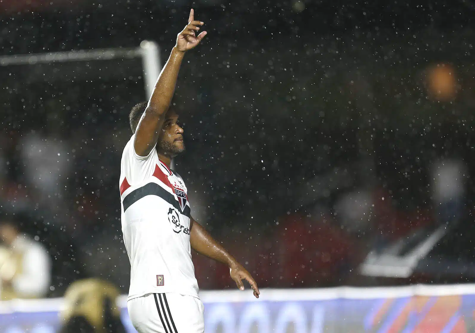 Luan deve retornar à equipe titular do São Paulo contra o América-MG