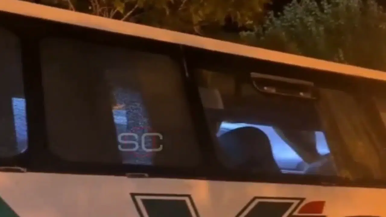 Torcedores argentinos apedrejam ônibus do Tigre pensando que era do São Paulo; veja imagens