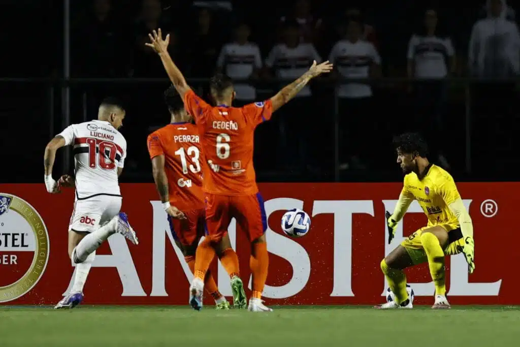 Com gols na reta final, São Paulo vence o Puerto Cabello pela Sul-Americana
