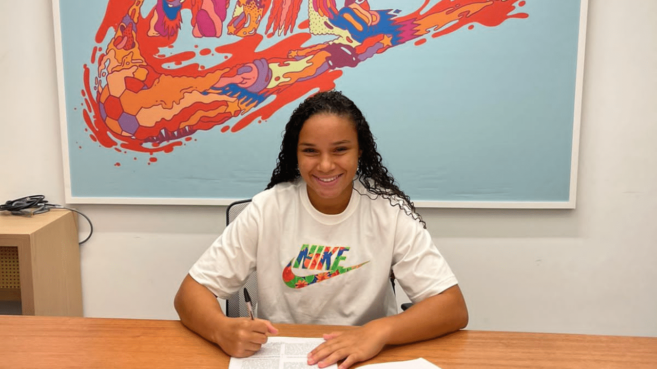 Dudinha, do São Paulo, é a primeira atleta de futebol a assinar contrato com a Nike Internacional