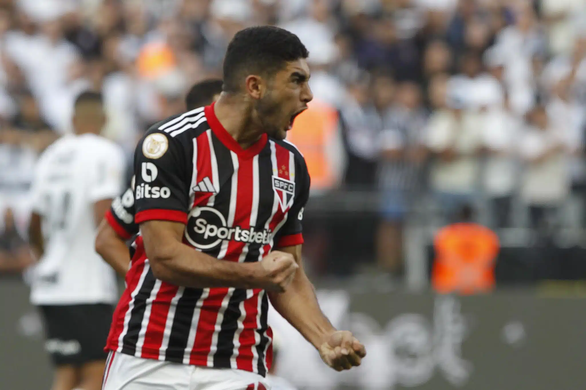 Marco Aurélio Cunha elogia jogador do São Paulo por atitude no Majestoso