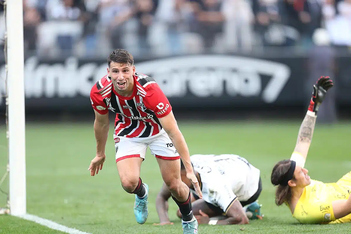 Dorival faz mudanças no time do São Paulo para enfrentar o Corinthians; veja a escalação