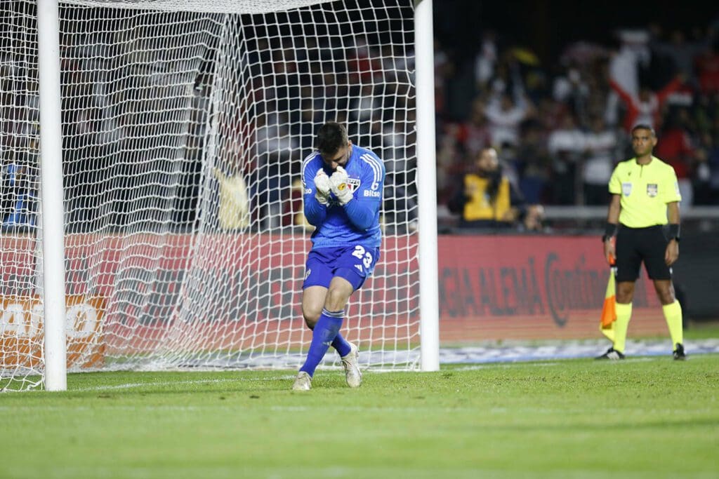 Rafael desabafa após classificação do São Paulo: "Não precisava dar esse susto"