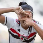 Vitória Amaral celebra gol que colocou o São Paulo na final do BR Sub-20: "Muito especial!"
