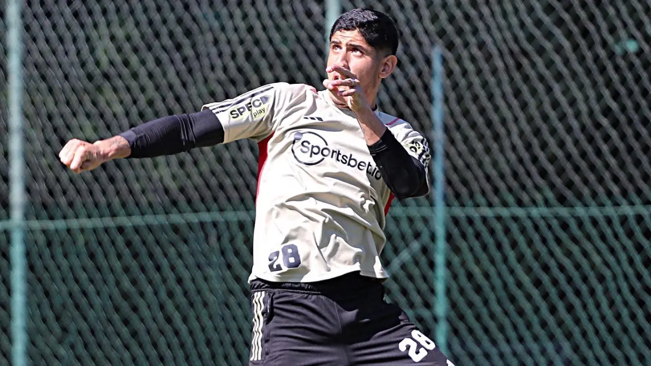 Dorival pode ter retorno para a zaga para jogo contra o Corinthians