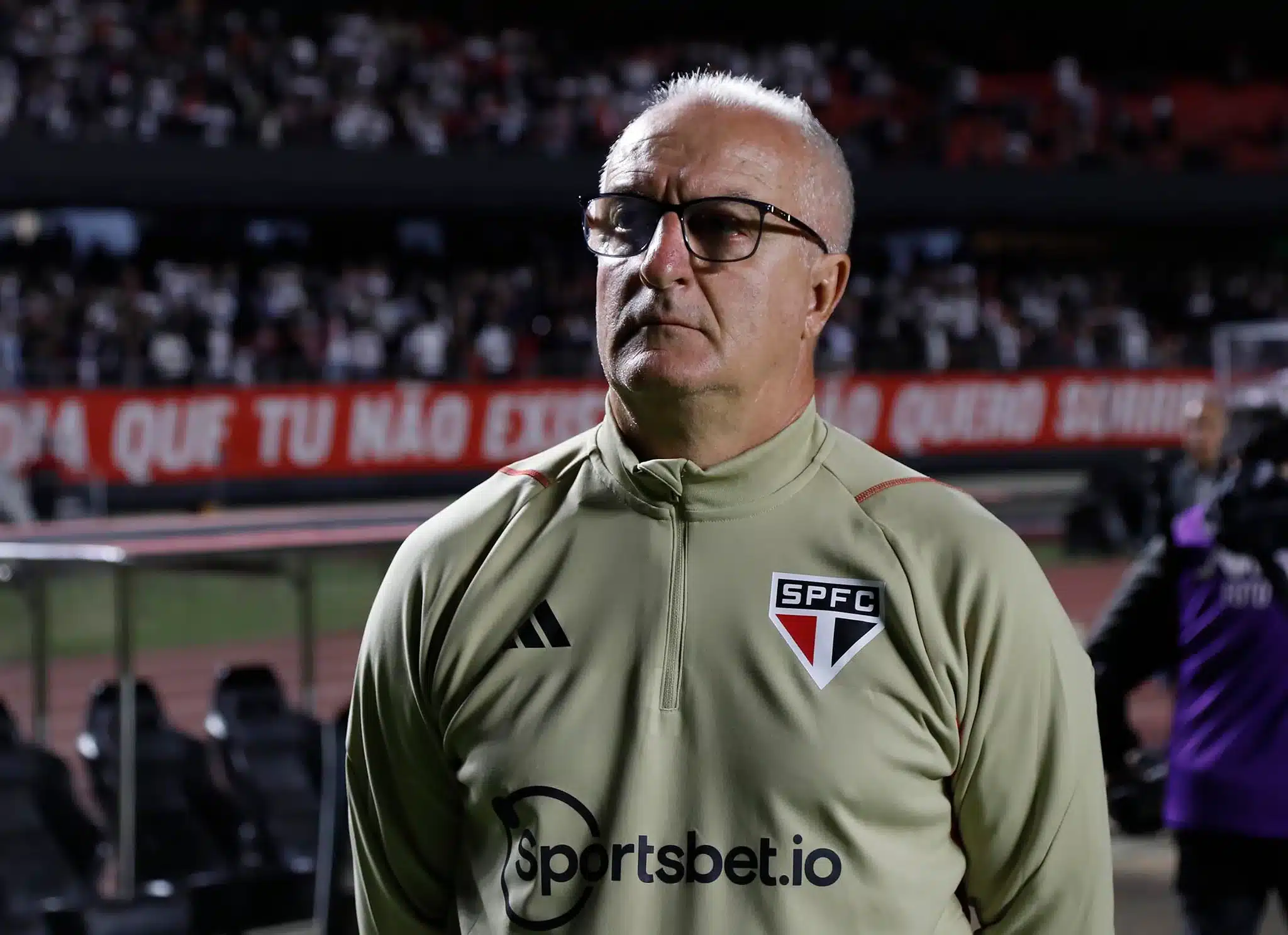 Vídeo de bastidores do São Paulo mostra Dorival dando palavra a atleta inusitado após vitória sobre o Palmeiras
